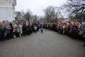 Осанна в вышних, благословен Грядый во имя Господне.