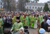 Осанна в вышних, благословен Грядый во имя Господне.
