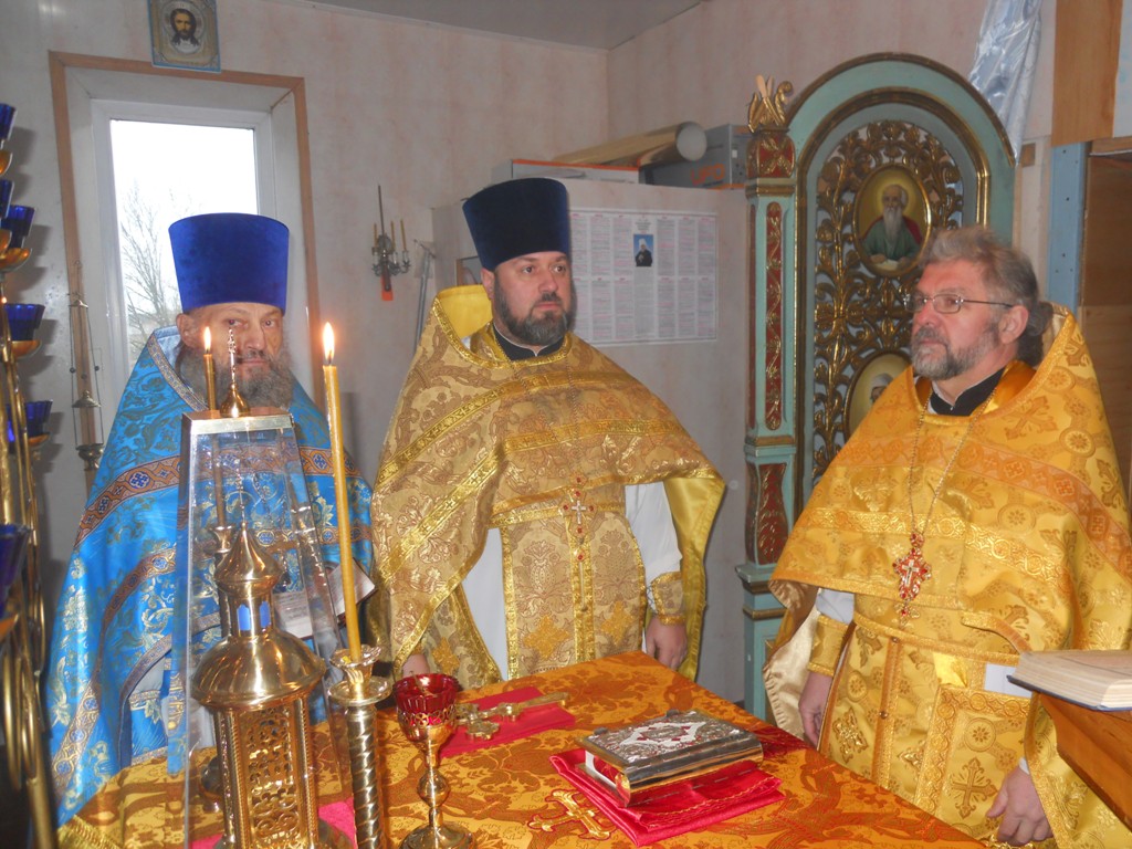 В храме Успения Божией Матери Житомирского районного округа был освящен престол иерейским чином